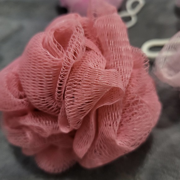 4 EXFOLIATING SHOWER SPONGES - Picture 2 of 2